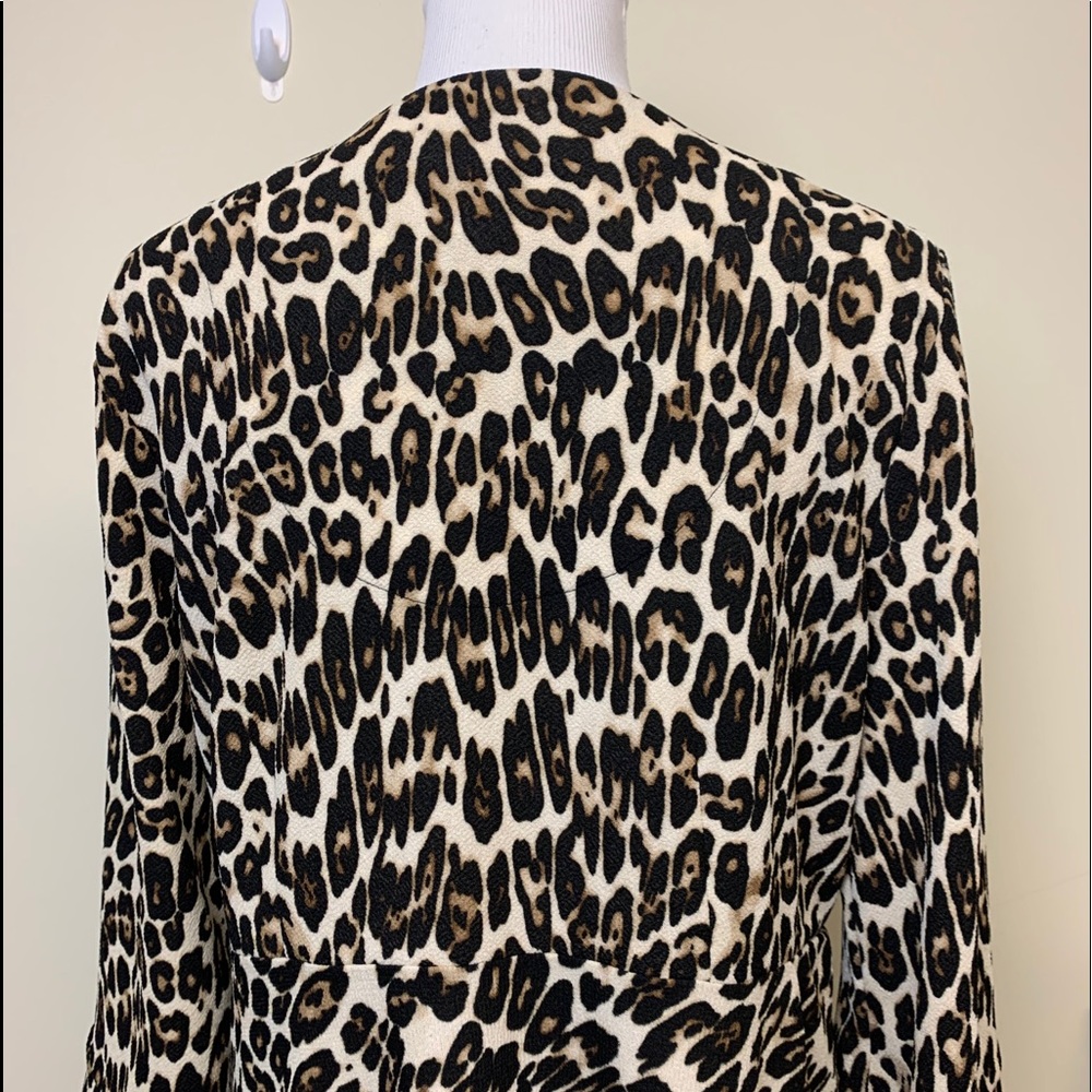 Chico’s Leopard Print Top Chico’s Size 2 (L - 12) - Picture 6 of 15